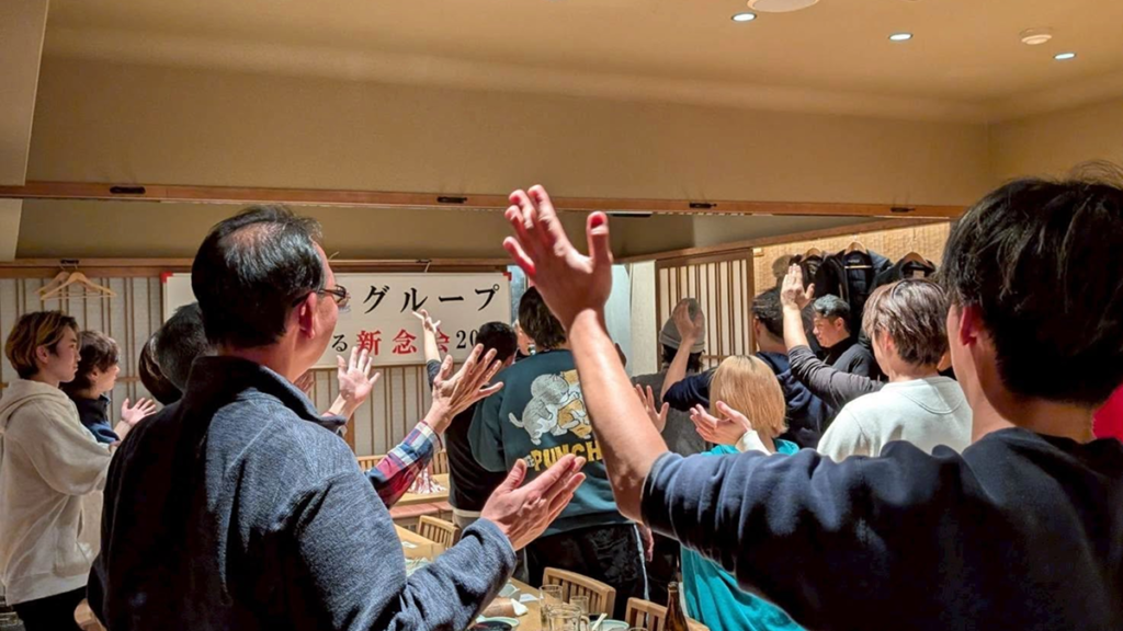 皆で楽しそうにしている